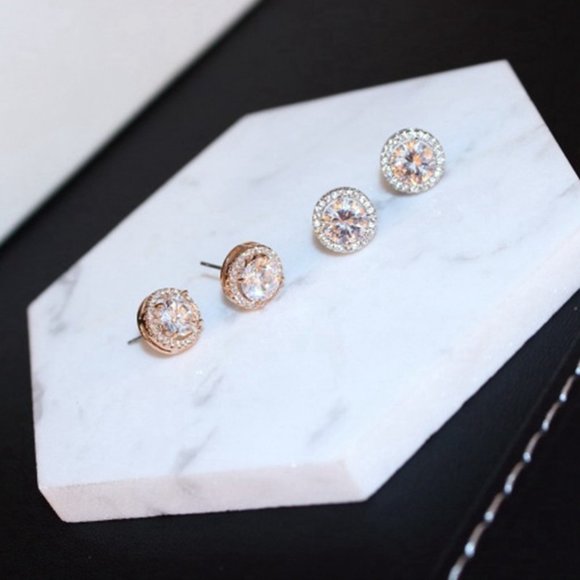 *NEW Brilliant Cut 18K Diamond Halo Stud Earrings - Picture 11 of 11